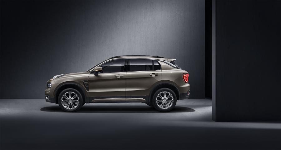  LYNK&Co 01 Xing Pro (CX11) 2017 года  (фото 6 из 20)